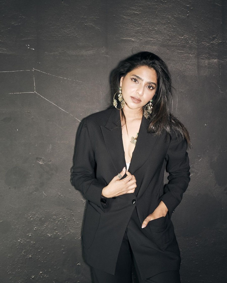 Aishwarya Lekshmi Amazing Looks in Black Outfit