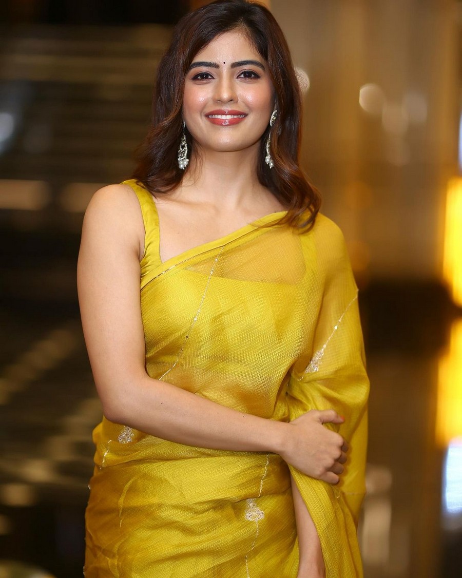 Fabulous Pics Of Amritha Aiyer in Yellow Saree