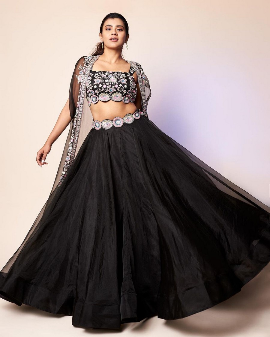 Hebah Patel Looking Gorgeous in Black Dress