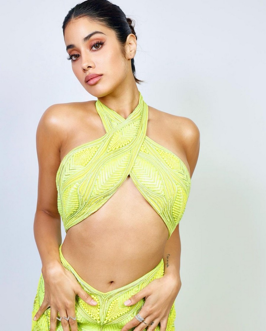 Janhvi Kapoor Sexy Pics in Yellow Outfit