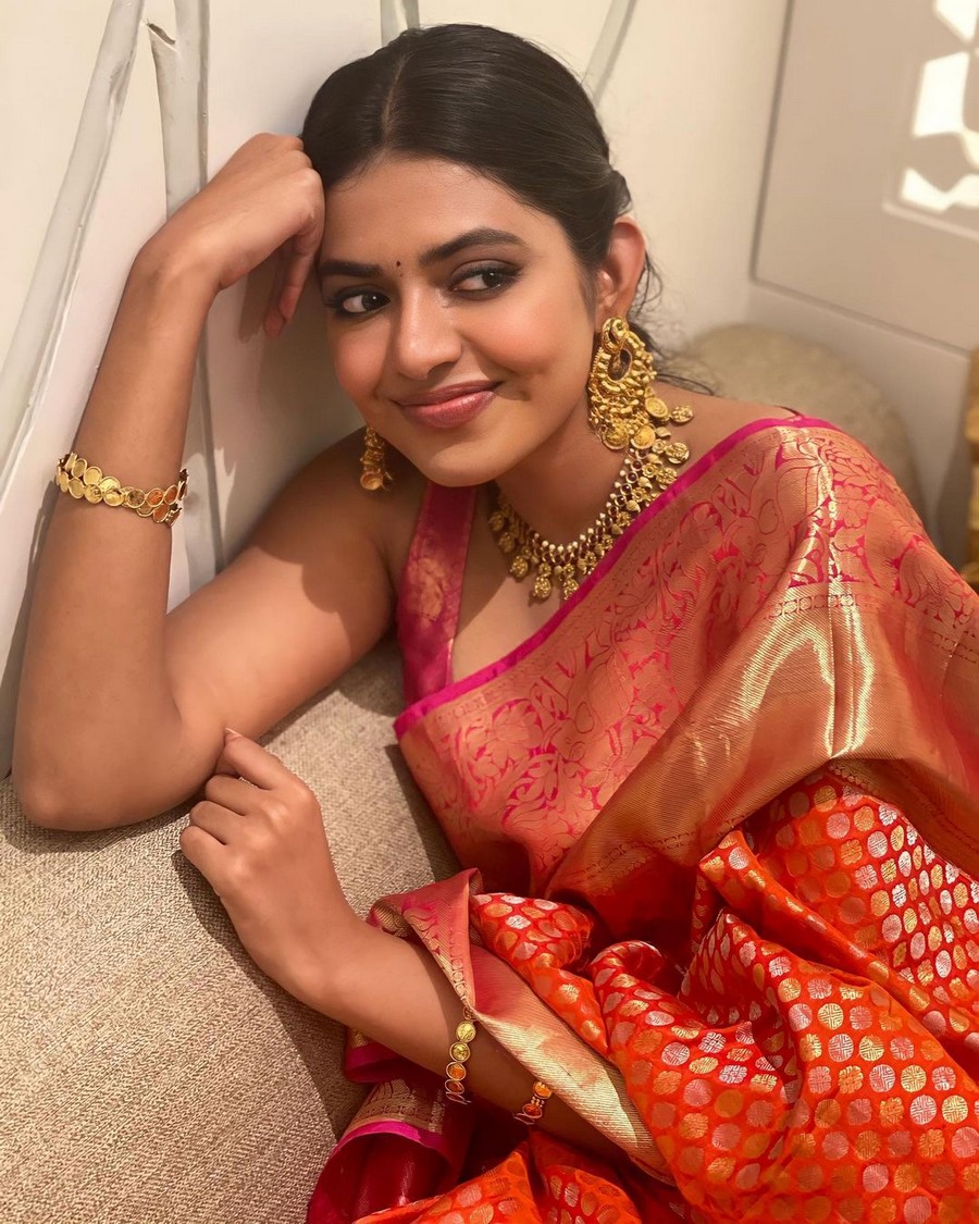 Shivani Rajashekar Gorgeous Looks in Silk Saree