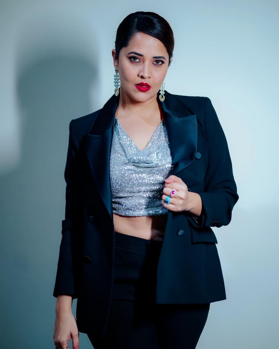 Anasuya Bharadwaj Looking Awesome In Black Suit