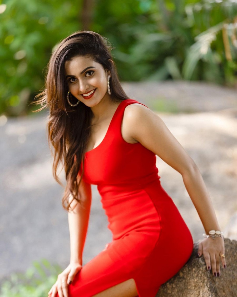 Deepika Pilli Looks Mesmerising in Red Outfit