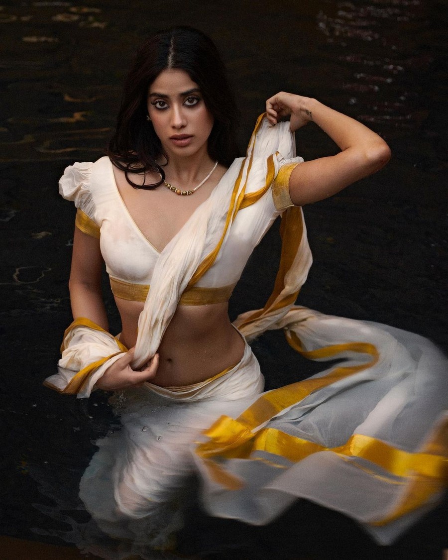 Janhvi Kapoor Looking Hot in White Saree