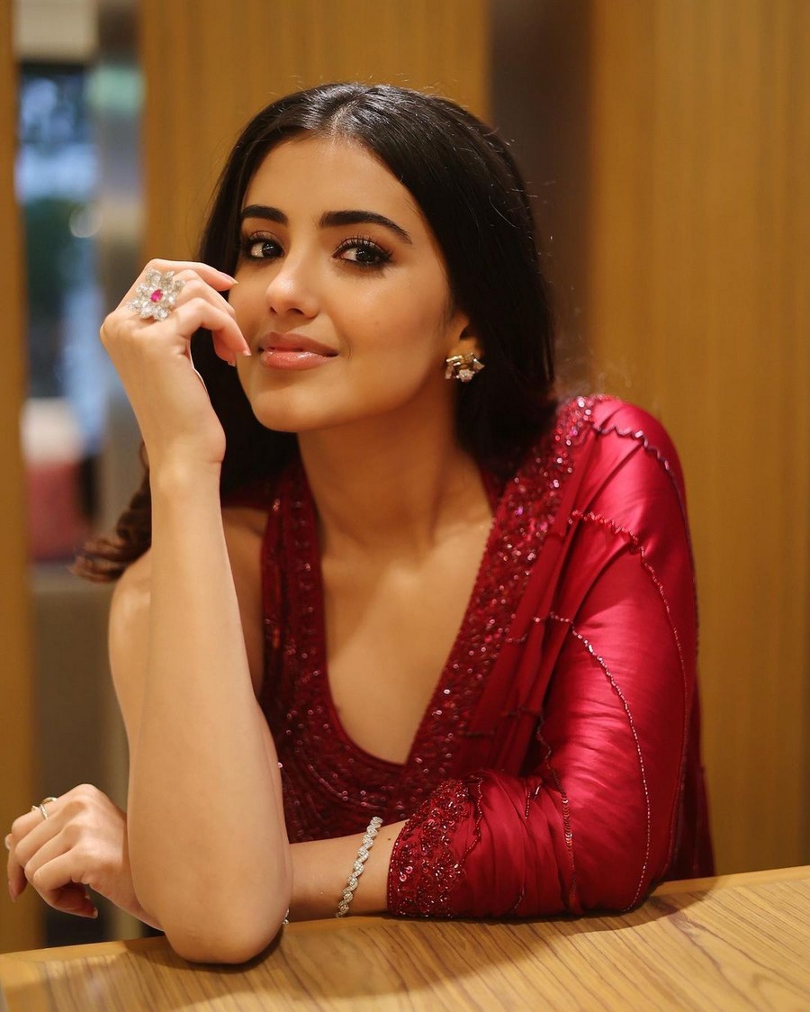 Malvika Sharma Looks Fabulous in Red Saree