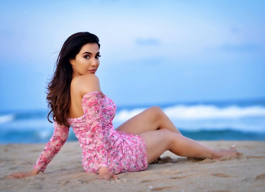 Parvati Nair Looking Amazing in Modern Outfit