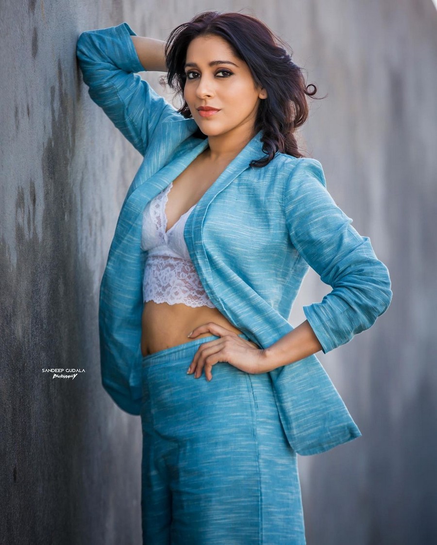 Awesome Stills Of Rashmi Gautam in Blue Outfit