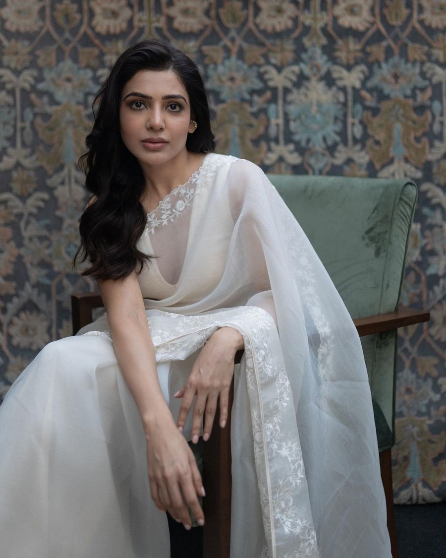 Samantha Looking Adorable in White Saree
