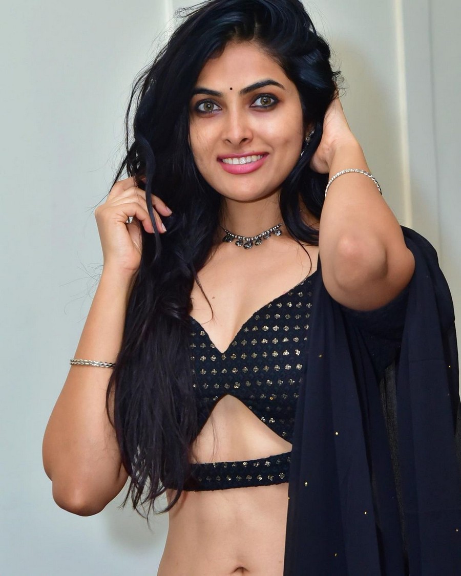 Divi Vadthya Looks Mesmerising in Black Dress