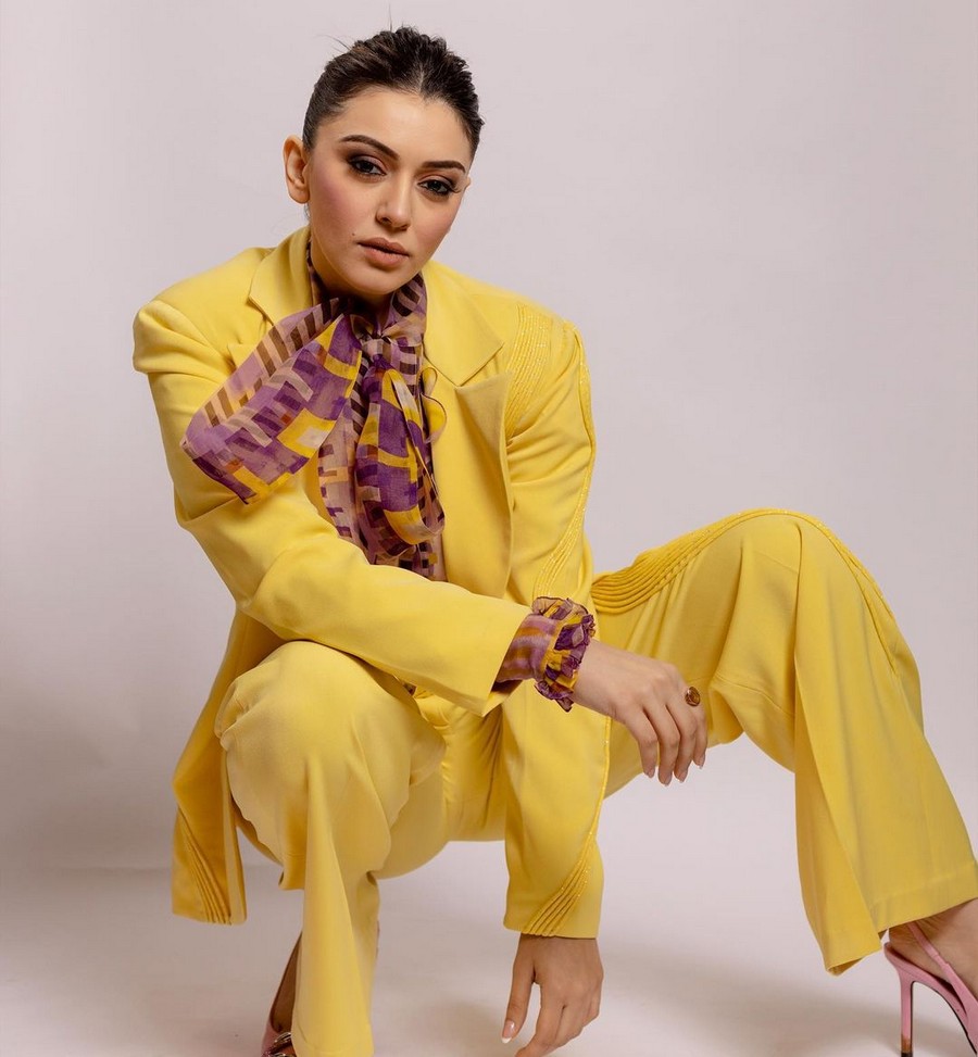 Alluring Poses Of Hansika Motwani in Yellow Suit