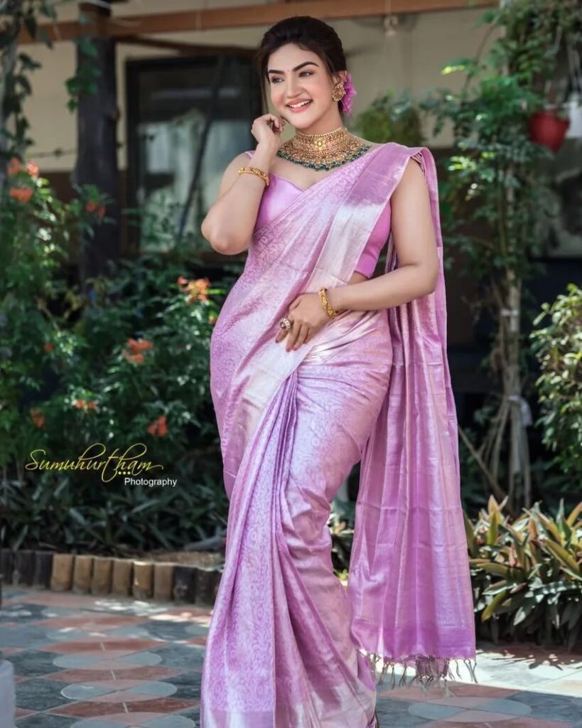 Honey Rose Looks Gorgeous in Silk Saree | Telugu Rajyam Photos