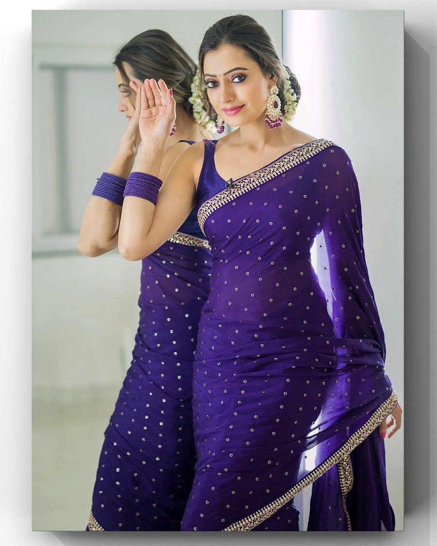Jabardasth Anchor Sowmya Rao Looking Gorgeous in Violet Saree