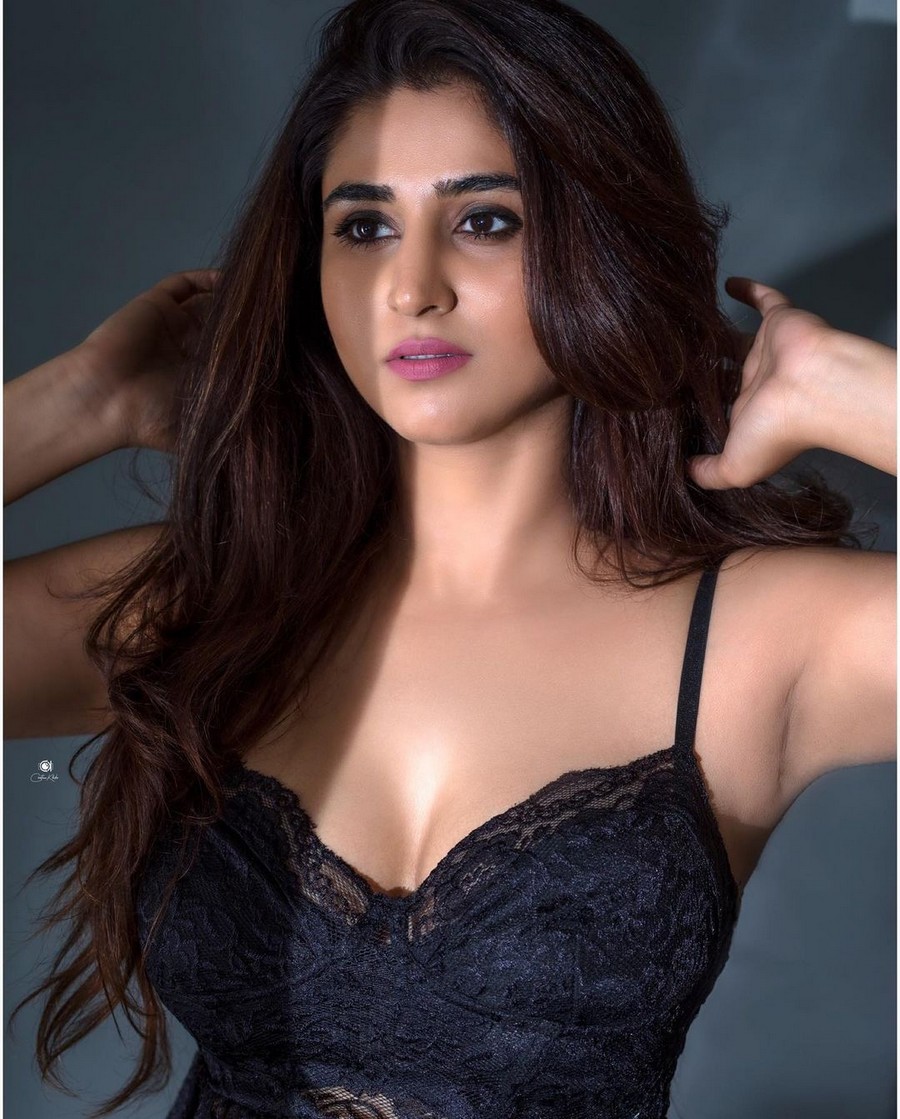 Anchor Varshini Stunning Cliks in Black Outfit