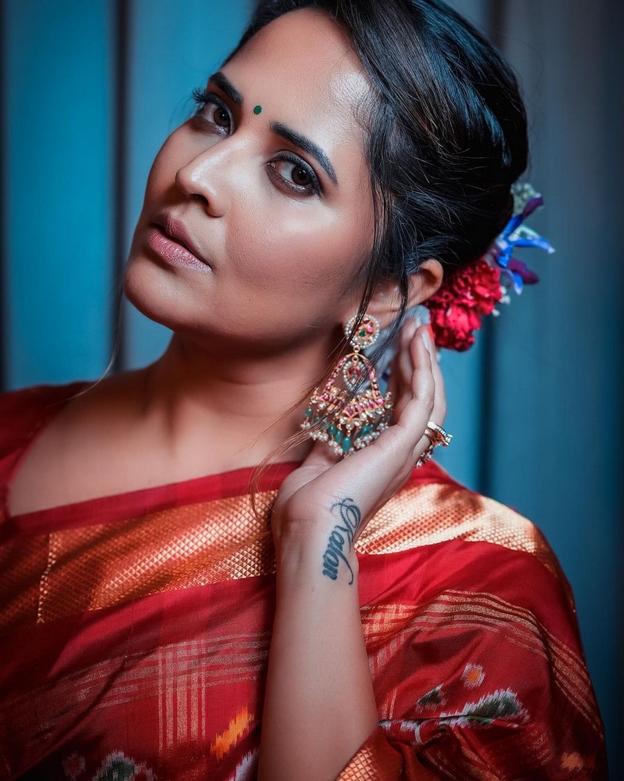 Anasuya Bharadwaj Looks Fabulous in Red Silk Saree