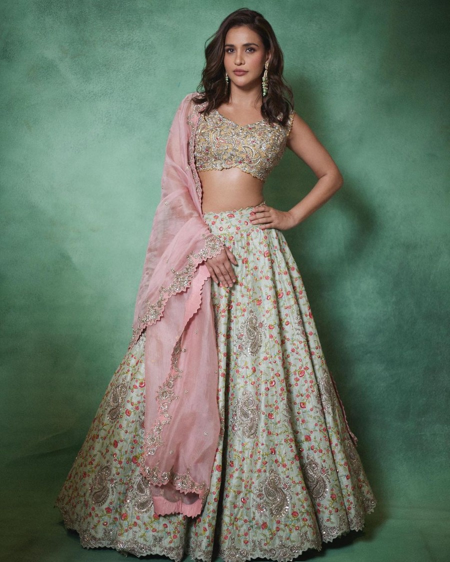 Aisha Sharma Looks Beautiful in Designer Outfit