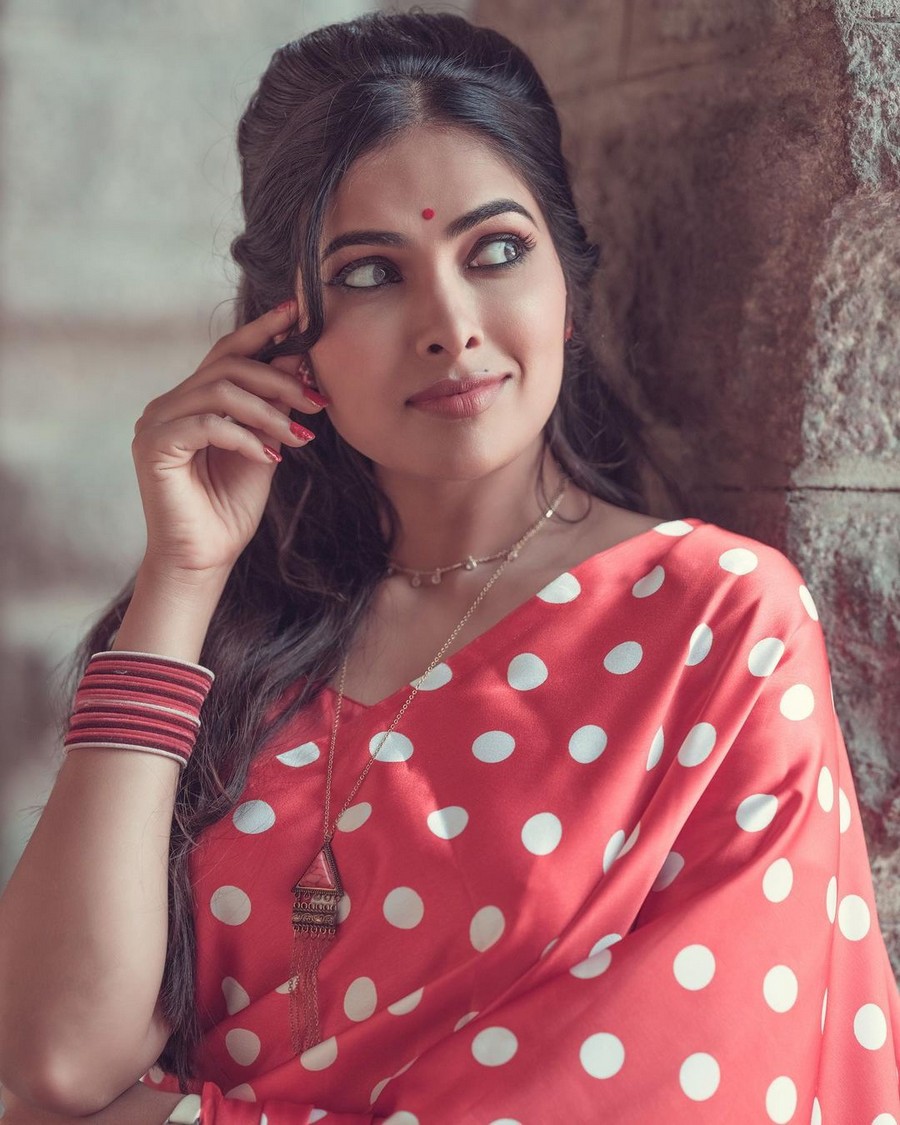 Divi Vadthya  Stunning Click in Red Saree