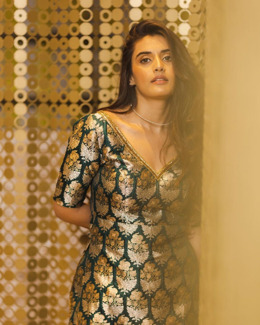 Divyansha Kaushik Looks Gorgeous in Dress