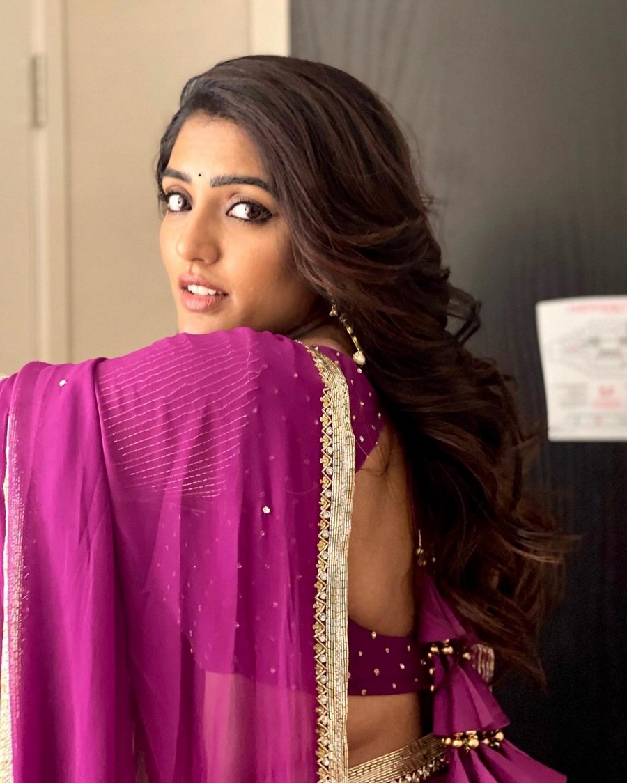 Awesome Pics Of Eesha Rebba in Pink Saree