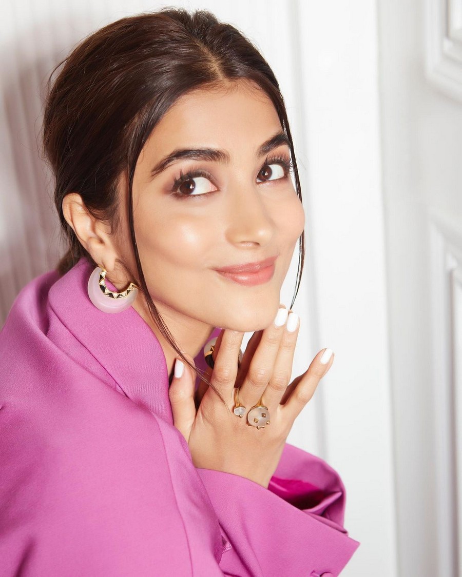 Pooja Hegde Looks Awesome in Pink Outfit