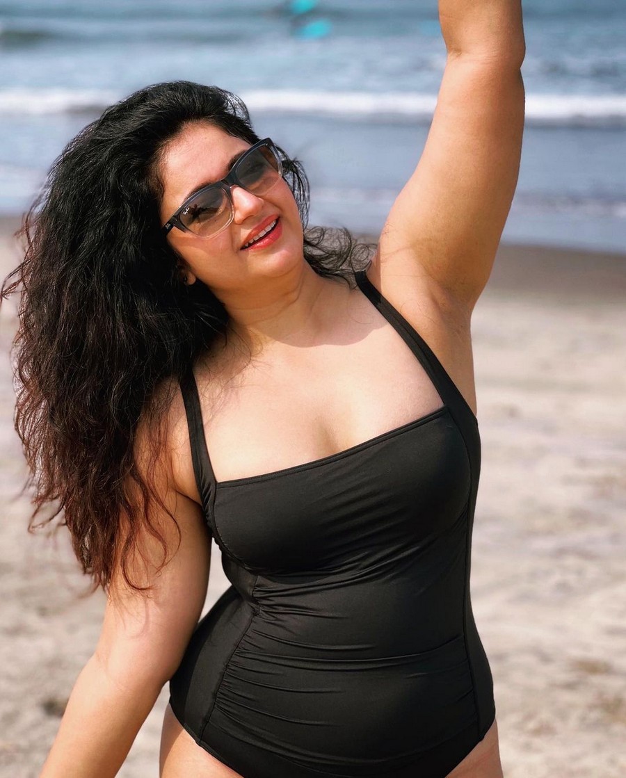 Poonam Bajwa Hottest Clicks in Bikini