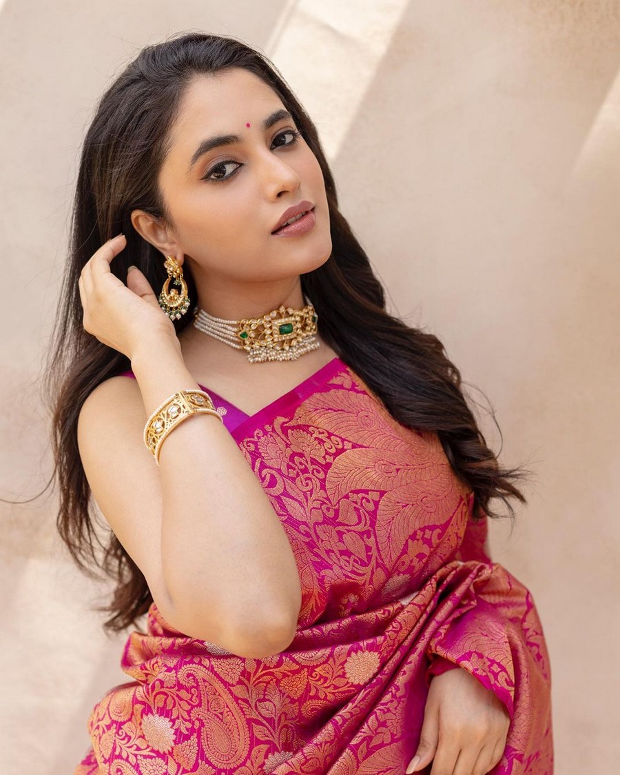 Priyanka Mohan Lookin Fabulous in Silk Pink Saree