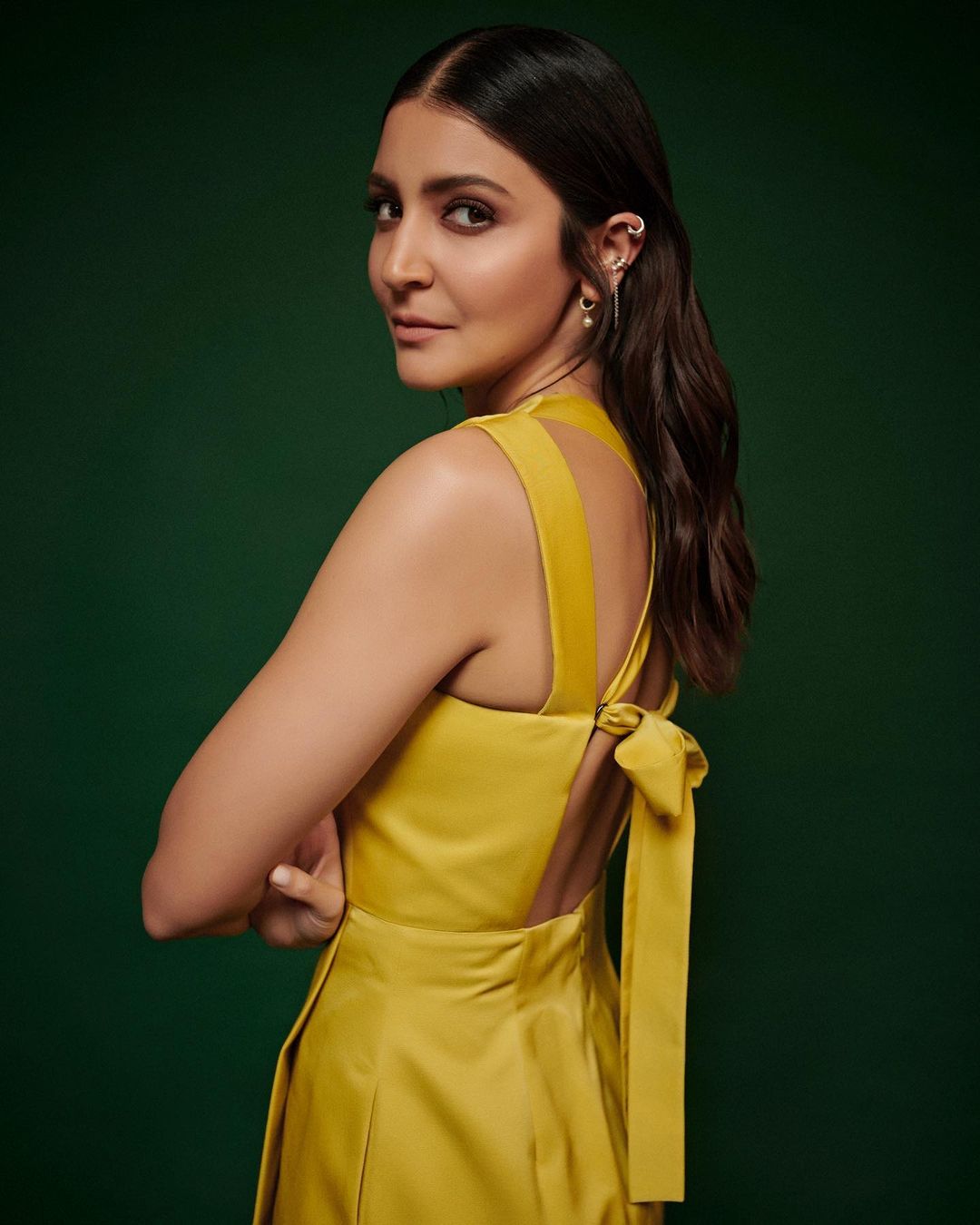 Sizzling Clicks Of Anushka Sharma in Yellow Outfit