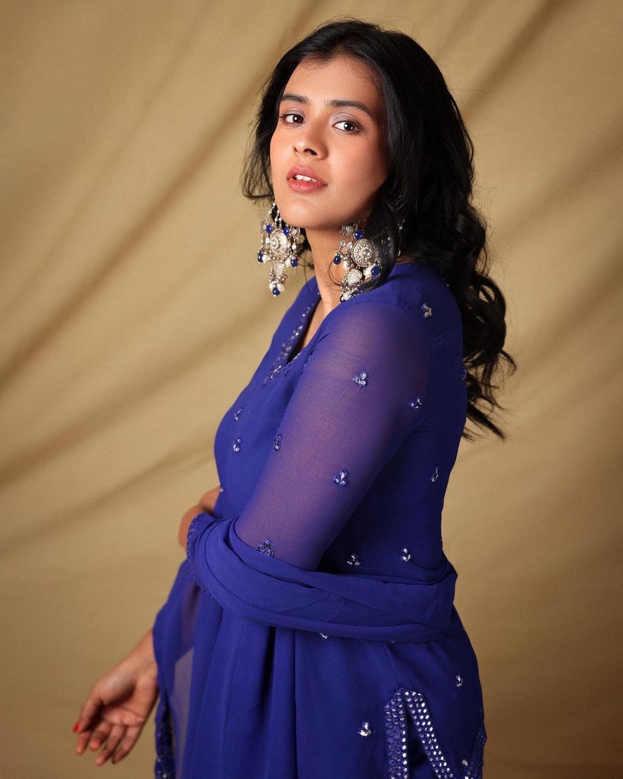 Sizzling Pics Of Hebah in Blue Dress