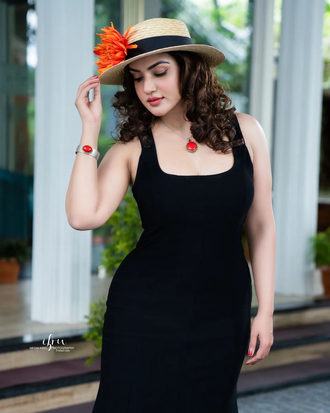 Honey Rose Looking Fabulous in Black Outfit