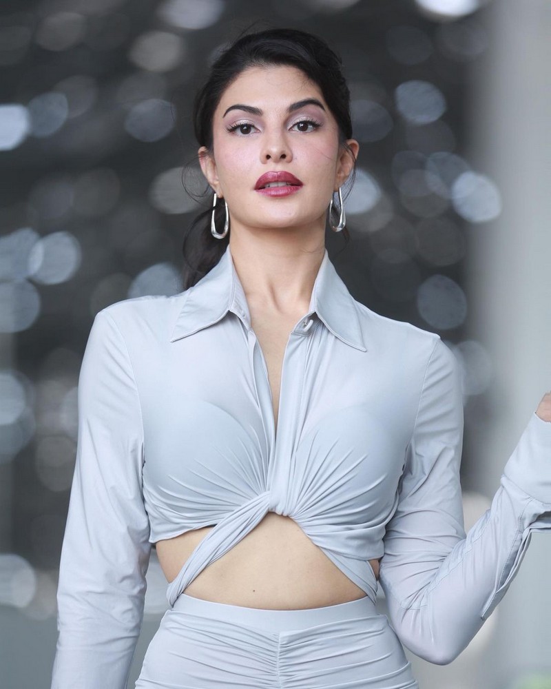Alluring Poses Of Jacqueline in White Outfit
