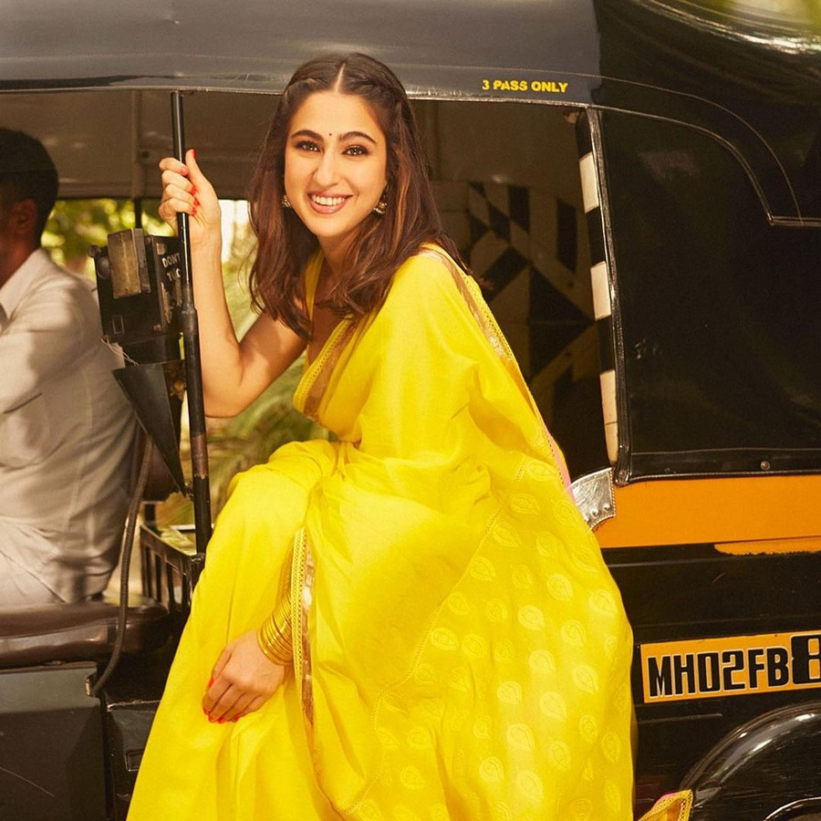 Sara Ali Khan Stunning Clicks in Yellow Saree