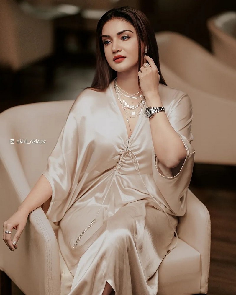 Honey Rose Looks Awesome in Shiny Outfit