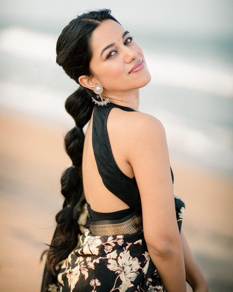 Actress Mirnalini Ravi Latest Clicks in Black Floral Saree