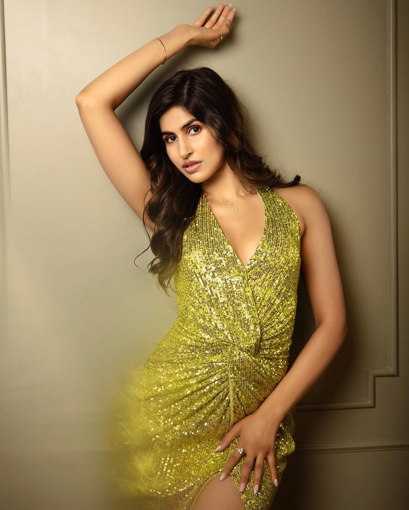 Angelic Looks Of Sakshi Malik in Golden Dress