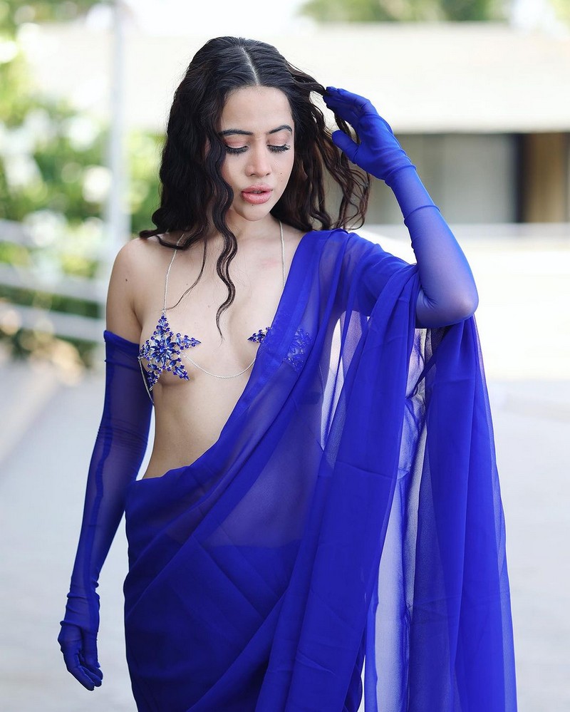 Uorfi Sexy Looks in Blue Saree