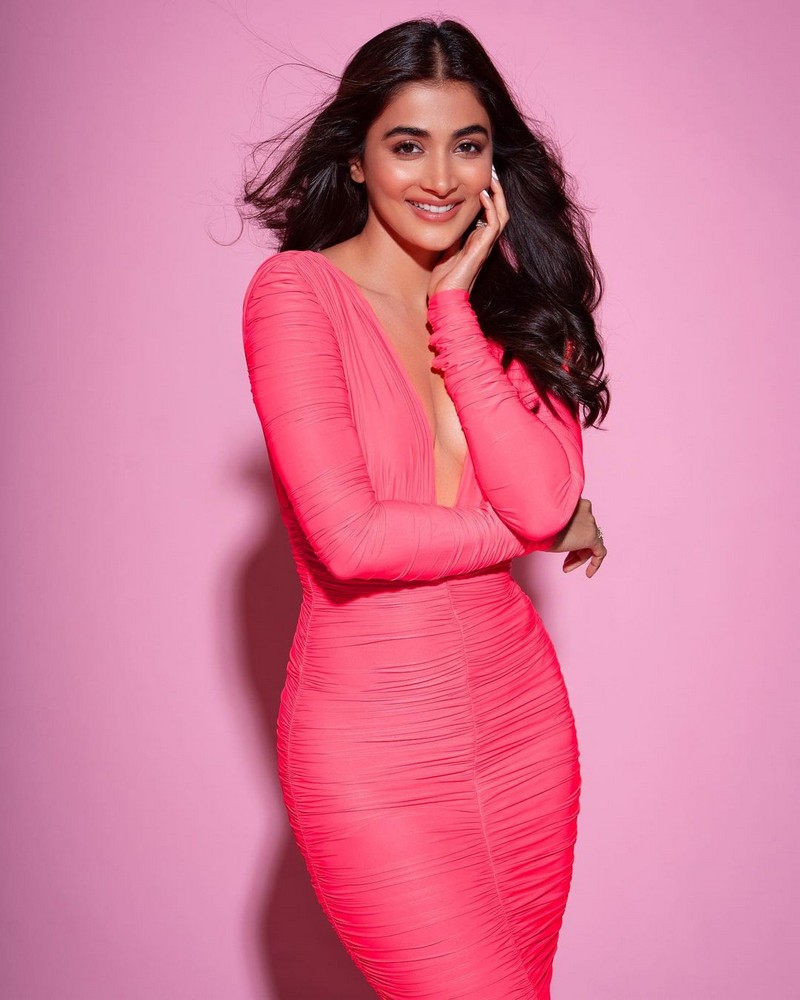 Pooja Hegde Mesmerizing Clicks in Pink Outfit