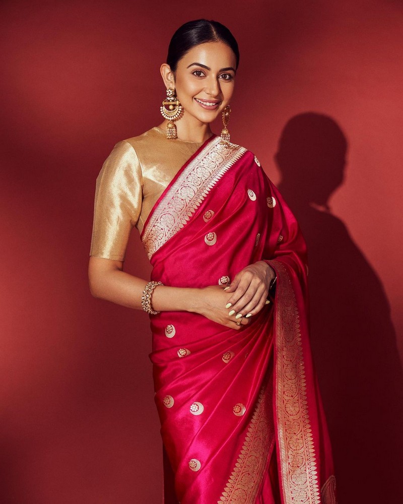 Rakul Looking Beautiful in Shiny Silk Pink Saree