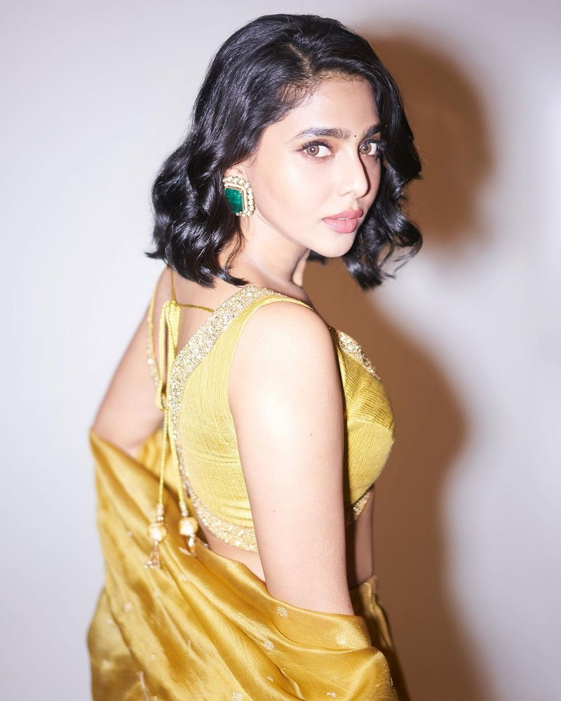 Aishwarya Lekshmi Looking Awesome in Shiny Yellow Outfit