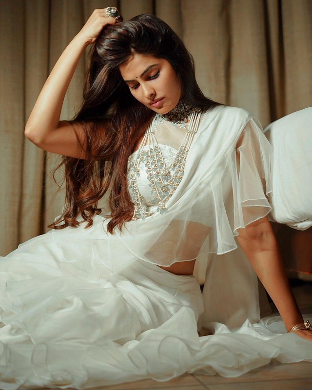 Divi Vadthya Impeccable Style Striking in White Saree Attire
