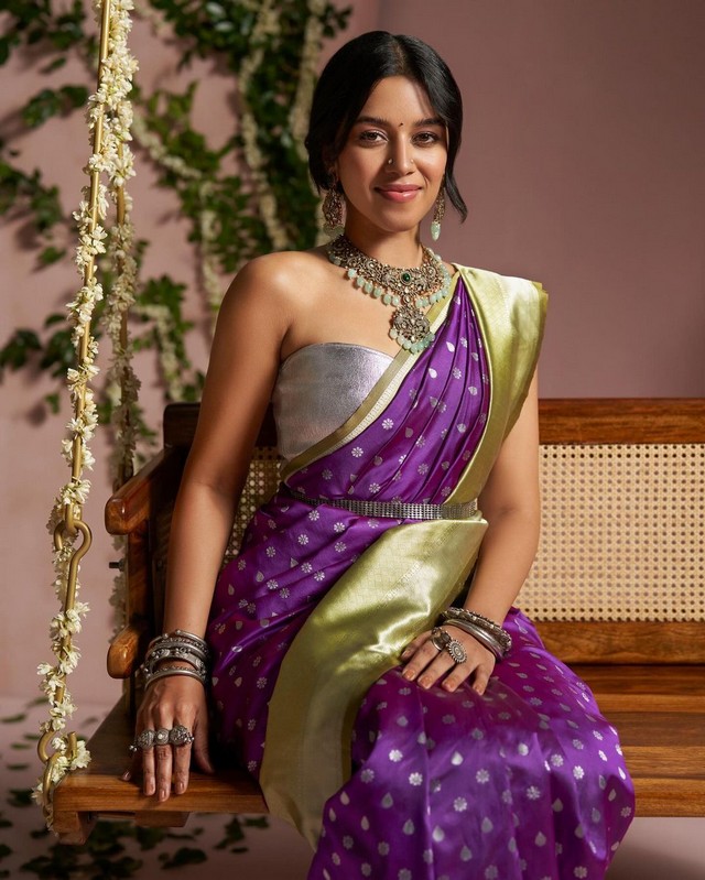 Mirnalini Ravi Looking Awesome in Shiny Purple Silk Saree
