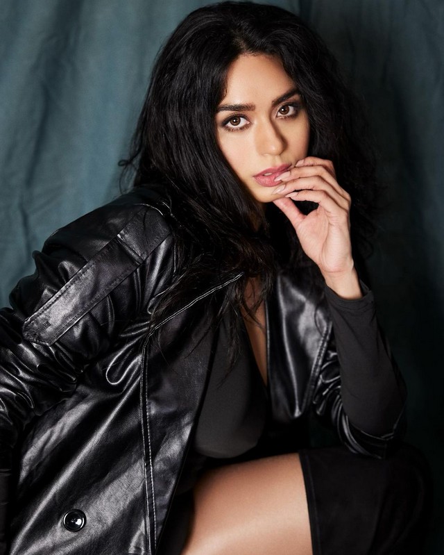Soundarya Sharma Looks Stuns in Shiny Black Outfit
