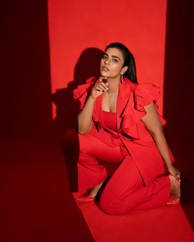 Glamorous Pics Of Aishwarya Rajesh in Red Outfit