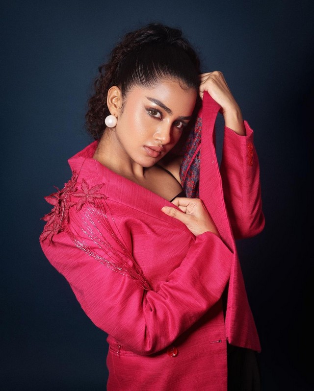 Anupama Parameswaran Looks Stuns in Pink Suit