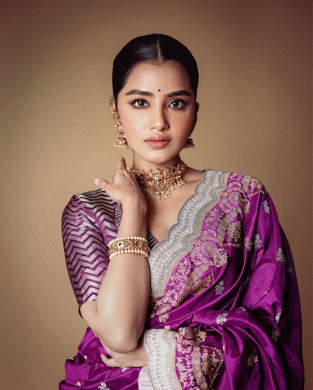 Anupama Looking Delightful in Violet Silk Saree
