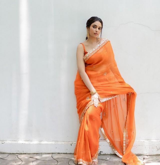 Awesome Pics Of Priyanka Mohan in Orange Saree