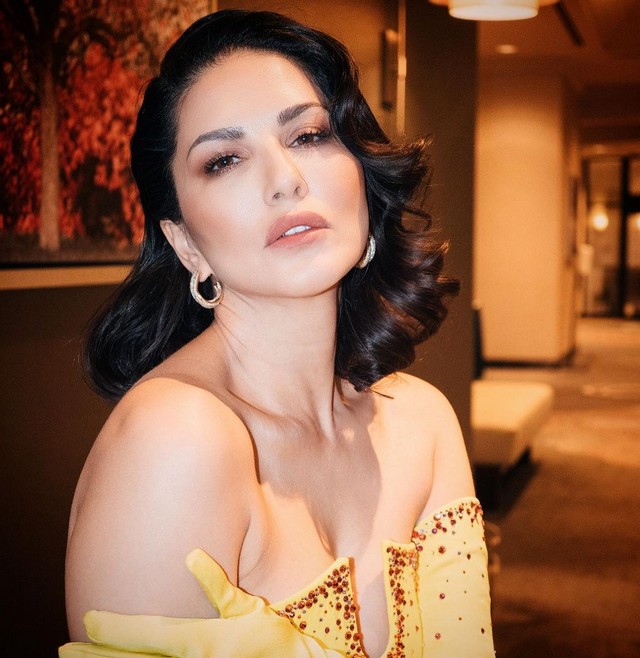 Marvelous Looks Of Sunny Leone in Yellow Dress
