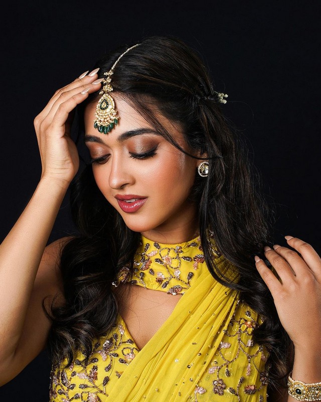Gayatri Bhardwaj Looking Cute in Yellow Dress | Telugu Rajyam Photos