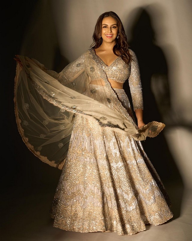 Huma Qureshi Ravishing Looks in Designing Dress