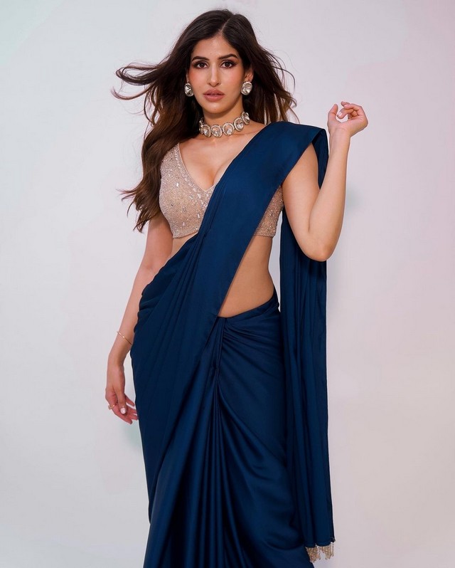 Sakshi Malik Looking Sexy in Blue Saree | Telugu Rajyam Photos