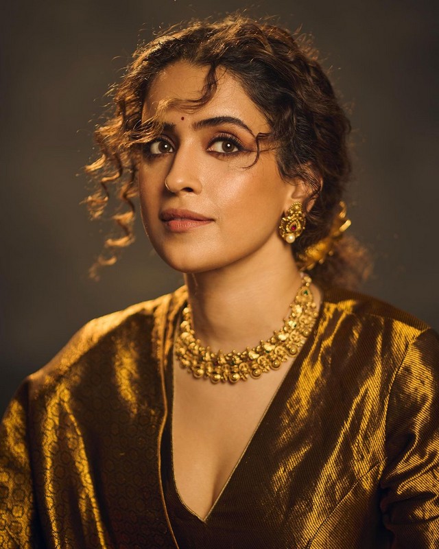 Actress Sanya Malhotra Elegant Looks in Shiny Golden Saree