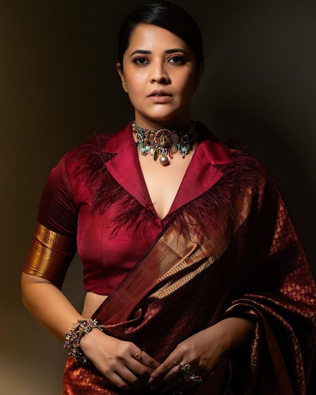Anasuya Bharadwaj Looks Beautiful in Maroon Silk Saree
